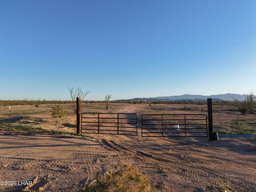 12 W Medio Dr, Yucca, AZ, 86438 | Card Image