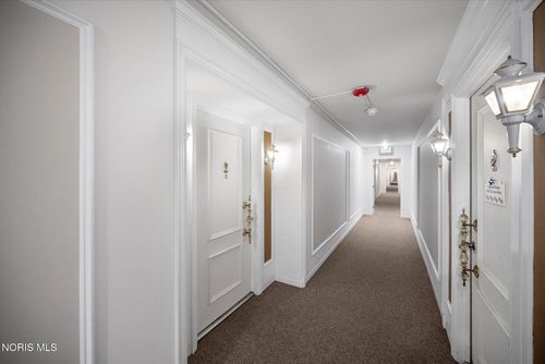 unit-1004-5679 Monroe St, Sylvania, OH, 43560-2721 | Card Image