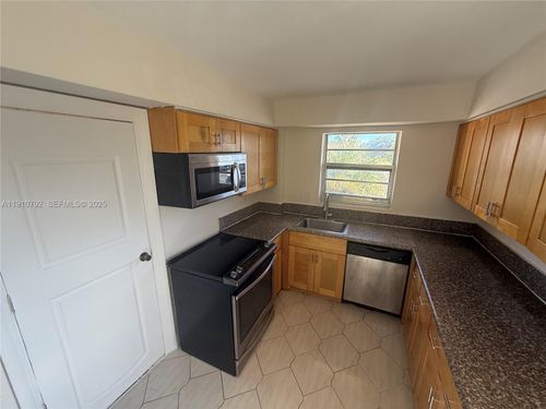 apt-345-1540 Ne 191st St, Miami, FL, 33179-4388 | Card Image