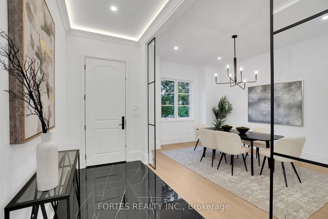 16 Cadillac Ave, House other with 5 bedrooms, 5 bathrooms and 4 parking in North York ON | Image 4