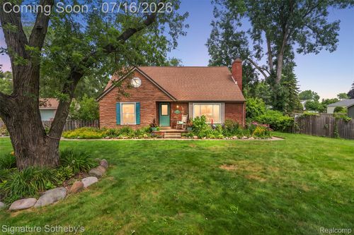 28300 Oakley St, Livonia, MI, 48154-3922 | Card Image
