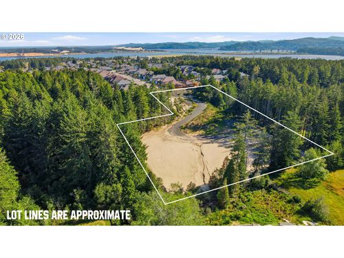 2215 Garfield St, North Bend, OR, 97459-1751 | Card Image