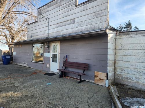 421 4 St, Chaplin, SK, S0H0V0 | Card Image