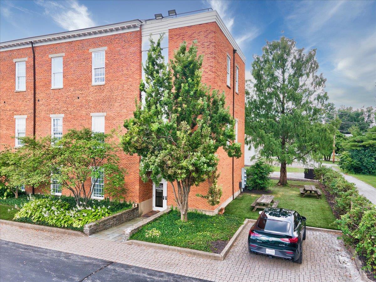 Commercial Sale in Newtown 2