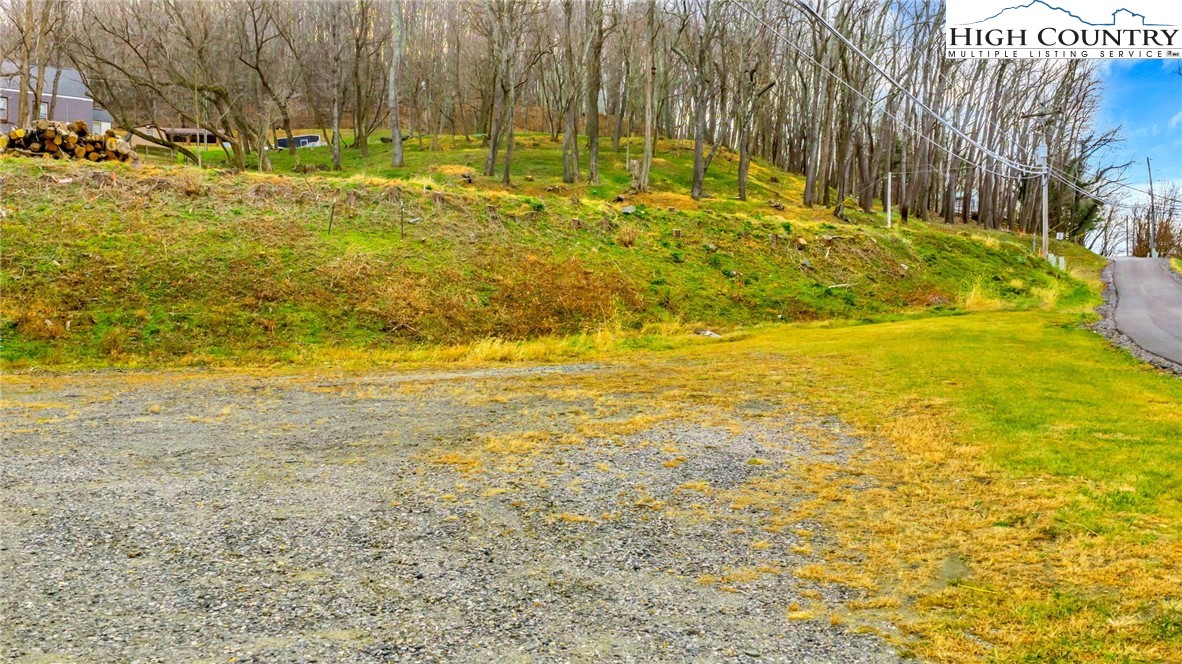 Land in West Jefferson 4