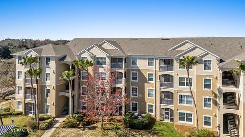 8202-7801 Point Meadows Dr, Jacksonville, FL, 32256-9133 | Card Image