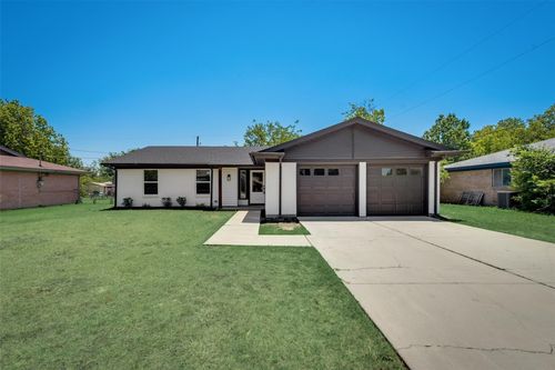 1004 Darnell Ave, Benbrook, TX, 76126-2608 | Card Image