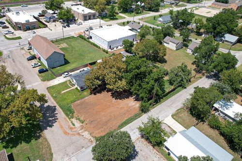 107 E 10th St, Joshua, TX, 76058-3034 | Card Image