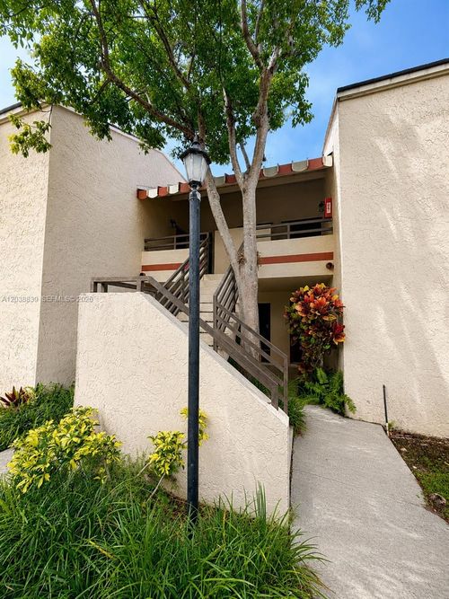 8-20005 Ne 3rd Ct, Miami, FL, 33179-2936 | Card Image