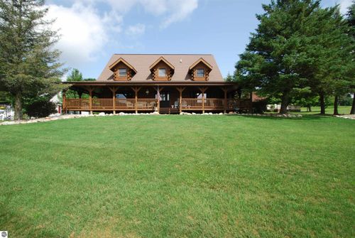 5592 Linksview Way, Gladwin, MI, 48624-8124 | Card Image