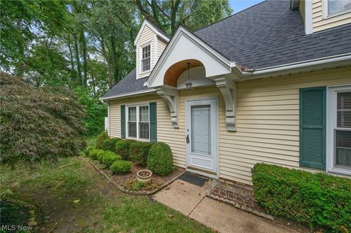 6724 Connecticut Colony Cir, Mentor, OH, 44060-4469 | Card Image