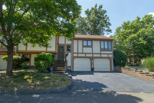364-690 Forest Rd, West Haven, CT, 06516-7931 | Card Image