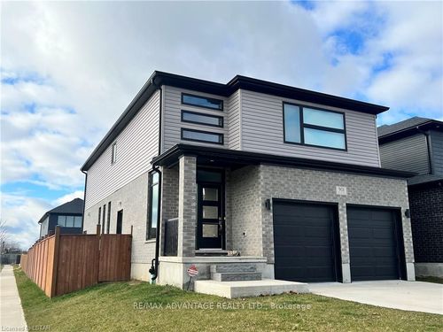 lower-901 Lennon Way, London, ON, N6G0W9 | Card Image