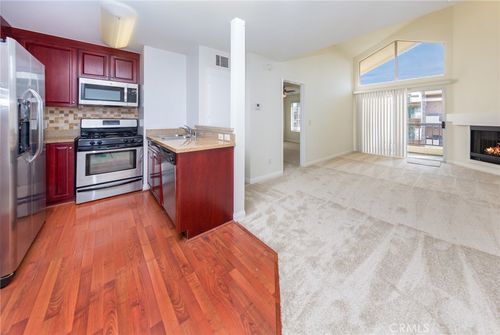 apt-320-5545 Canoga Ave, Woodland Hills, CA, 91367-6642 | Card Image