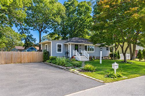 27 Ashwood Dr, Shirley, NY, 11967-3903 | Card Image