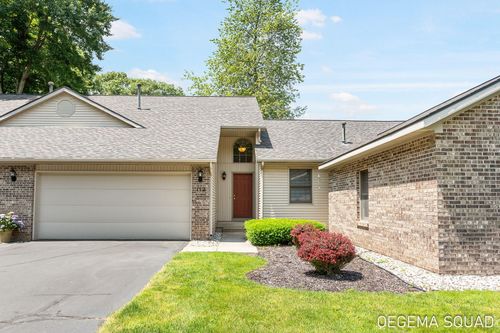 15-112 Sandy Point Dr, Holland, MI, 49424-2525 | Card Image
