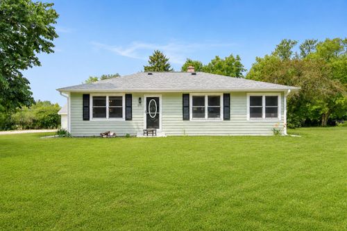 8991 S 29th St, Franklin, WI, 53132-9353 | Card Image