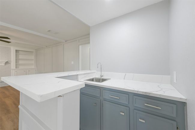Wet bar in living room off of the kitchen. | Image 31
