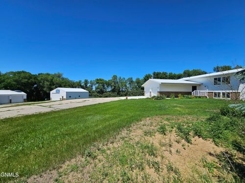 5110 Grassy Ln, Bismarck, ND, 58503-8028 | Card Image