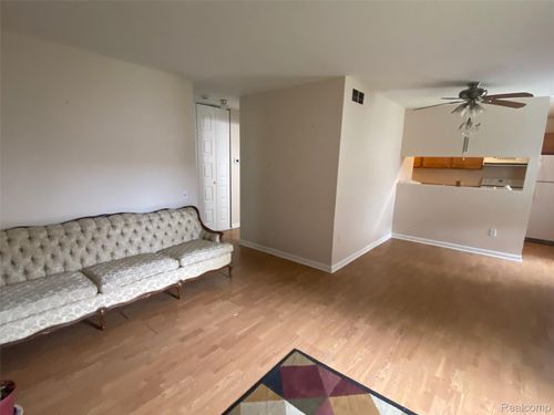 2631 Thornbrier Ct, Lake Orion, MI, 48360-1744 | Card Image