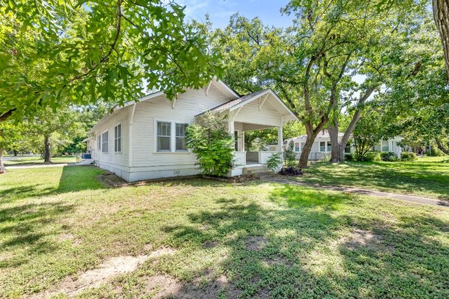 911 N Avenue C, House other with 3 bedrooms, 2 bathrooms and null parking in Elgin TX | Image 12