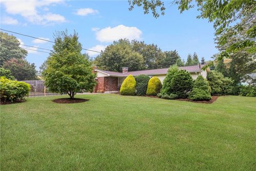 471 Annaquatucket Rd, North Kingstown, RI, 02852-6109 | Card Image