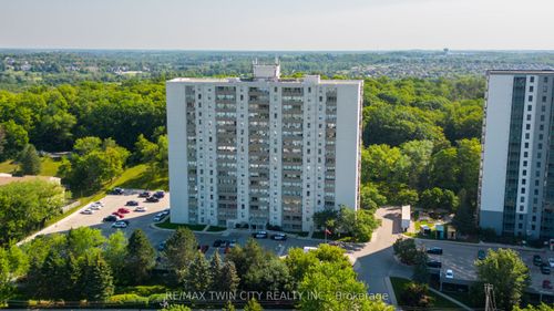 211-35 Green Valley Dr, Kitchener, ON, N2P2A5 | Card Image