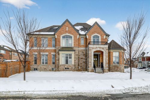 94 Brabin Cir, Whitby, ON, L1P0C1 | Card Image