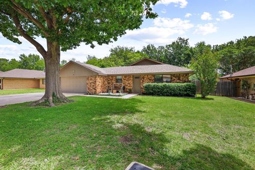 713 Patricia Dr, Sherman, TX, 75090-8354 | Card Image