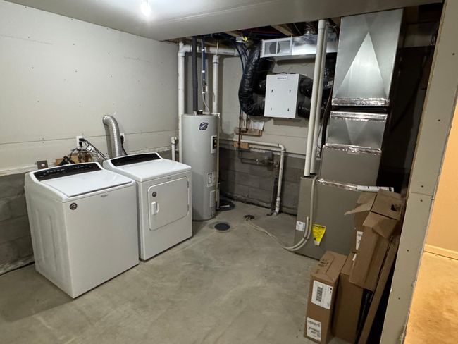 Basement/ Laundry | Image 12