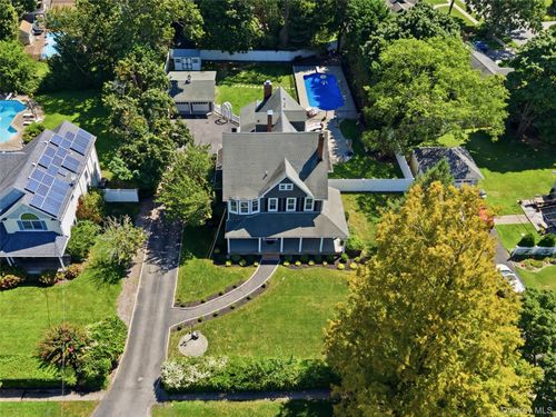 61 Ocean Ave, Islip, NY, 11751-3803 | Card Image