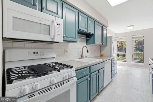 132-11228 Chestnut Grove Sq, RESTON, VA, 20190-5133 | Card Image
