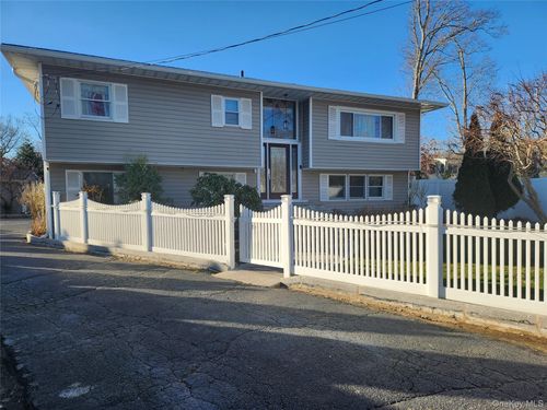 27 Estates Ln, Shoreham, NY, 11786-2126 | Card Image
