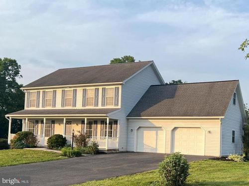 232 Creekwood Dr, Greencastle, PA, 17225-8386 | Card Image