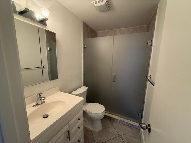 1303 Lakeview Dr E, Condo with 2 bedrooms, 2 bathrooms and null parking in Royal Palm Beach FL | Image 8