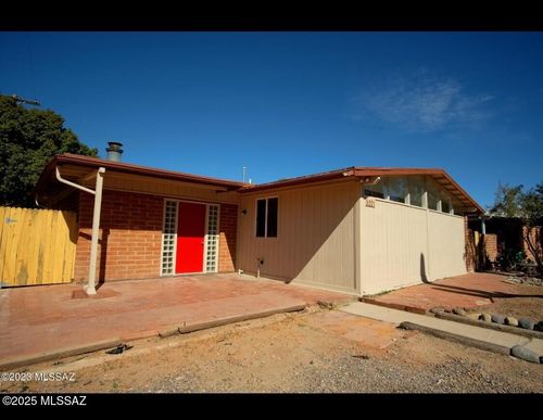 5201 E Patricia St, Tucson, AZ, 85712-1323 | Card Image