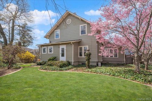 353 Bedford Ave, Uniondale, NY, 11553-1827 | Card Image