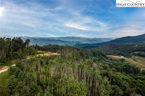 52 Cloudrise Ln, Banner Elk, NC, 28604 | Card Image