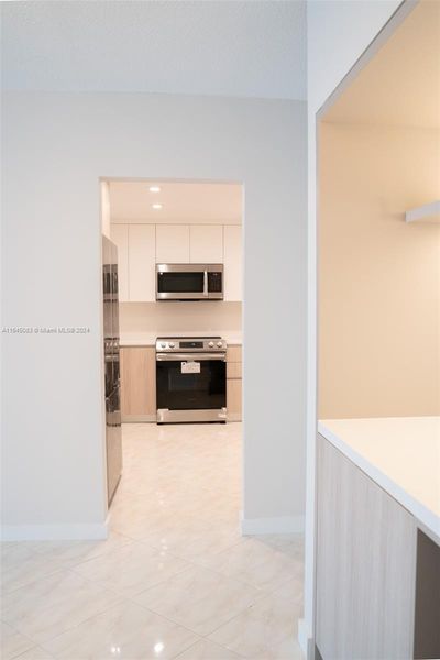 1222 - 400 Kings Point Drive, Condo with 1 bedrooms, 1 bathrooms and null parking in Sunny Isles Beach FL | Image 3