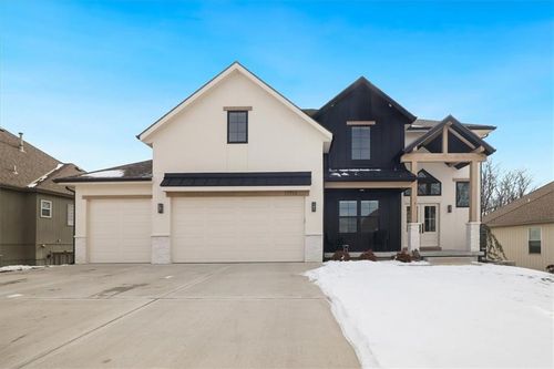 17711 Mission Rdg, Smithville, MO, 64089-8003 | Card Image