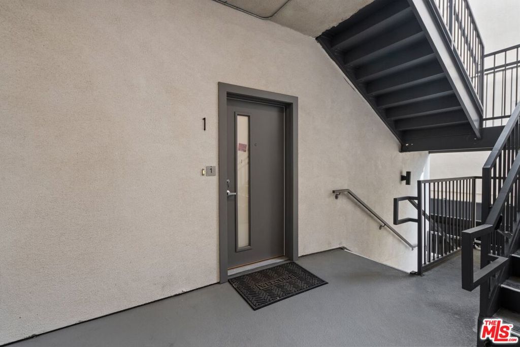 Residential Lease in North Hollywood 2