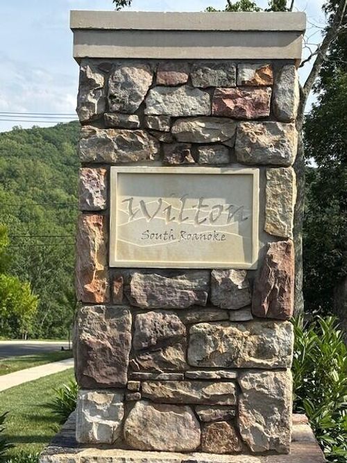1007 Wilton Park Dr Sw, Roanoke, VA, 24014-4206 | Card Image
