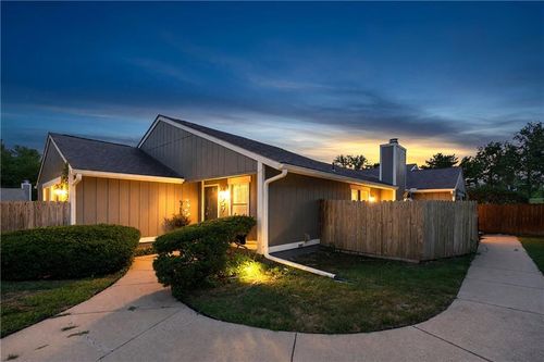 4727 N Cliff Hill Cir, Kansas City, MO, 64151-2629 | Card Image