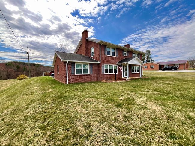 7947 Carrollton Pike, House other with 5 bedrooms, 3 bathrooms and 1 parking in Galax VA | Image 5