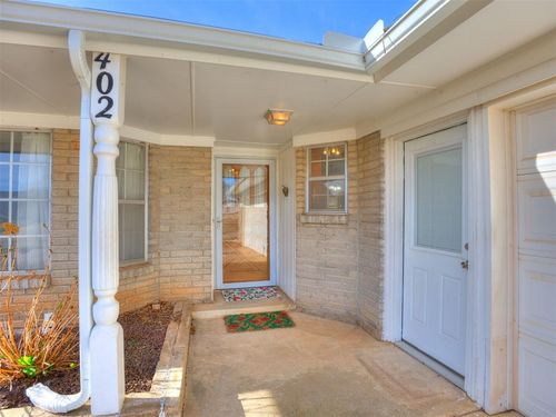 402 Ne 19th Street, Moore, OK, 73160 | Card Image