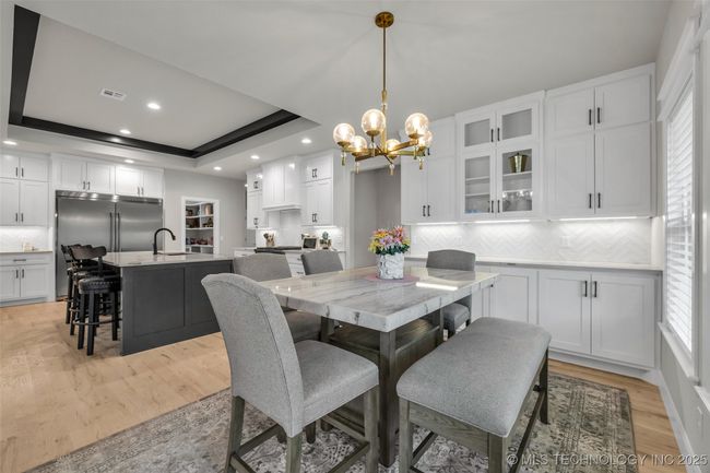 Dining with built-in cabinets | Image 10