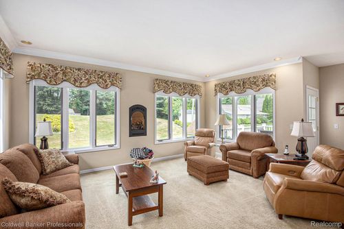 1282 Indianwood Rd, Lake Orion, MI, 48362-1330 | Card Image