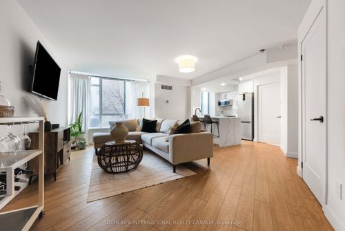 213-801 King St W, Toronto, ON, M5V3C9 | Card Image