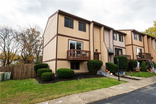 137 Parkwood Dr, Cranberry Township, PA, 16066-6359 | Card Image