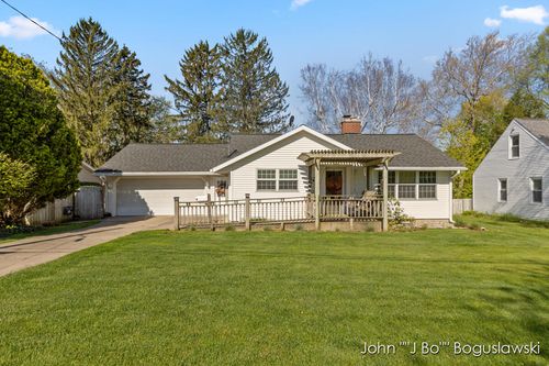 1017 Pearl St, Belding, MI, 48809-2320 | Card Image